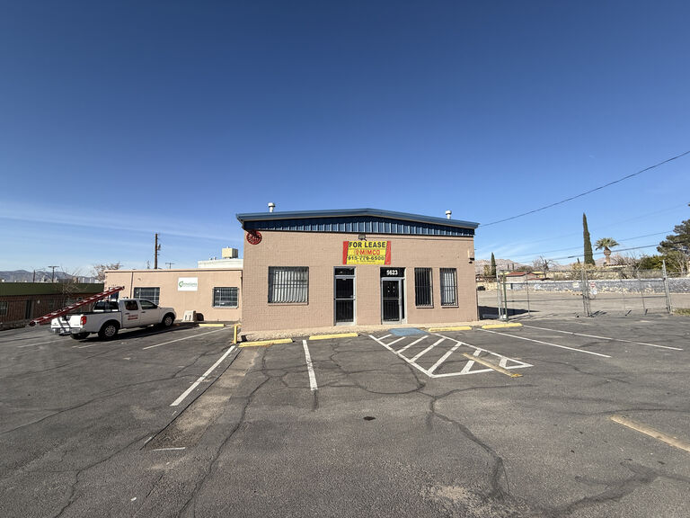 5621 & 5627 E Paisano Dr