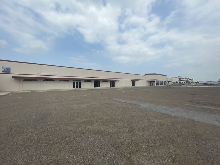 900,950 & 1000 W US Hwy 77